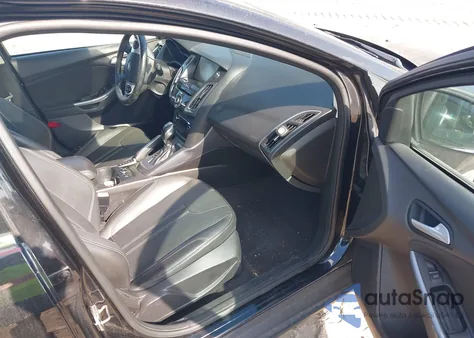 2013 Ford Focus Titanium z USA, uszkodzony, nr VIN 1FADP3J23DL233377